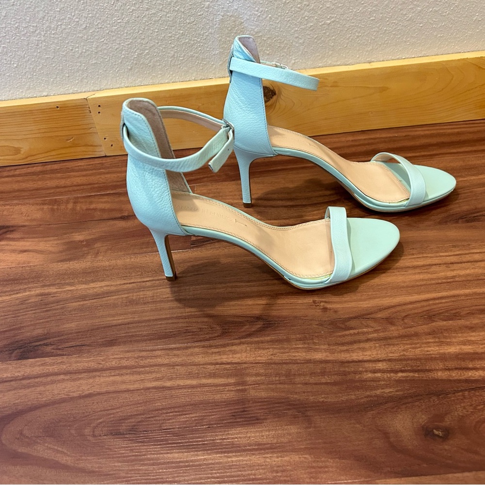 Banana Republic high heeled open toe sandals Aqua Blue Size 9